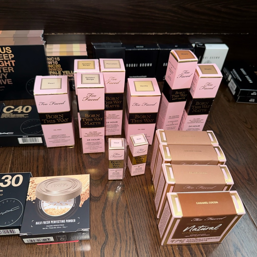 Assorted Foundation Makeup Collection - Picture 5 of 11